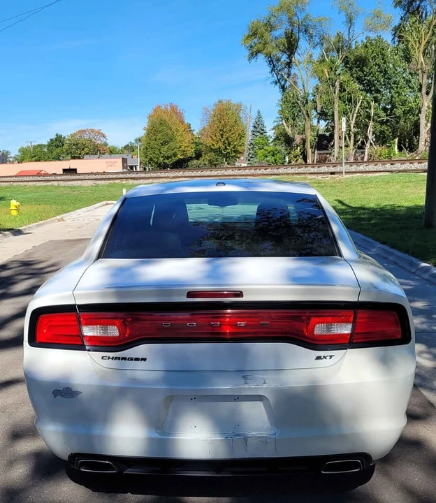 2014 Dodge Charger 7th Gen - Image 2 of 19