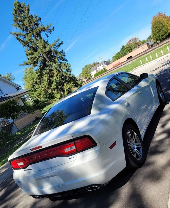 2014 Dodge Charger 7th Gen - Image 4 of 19