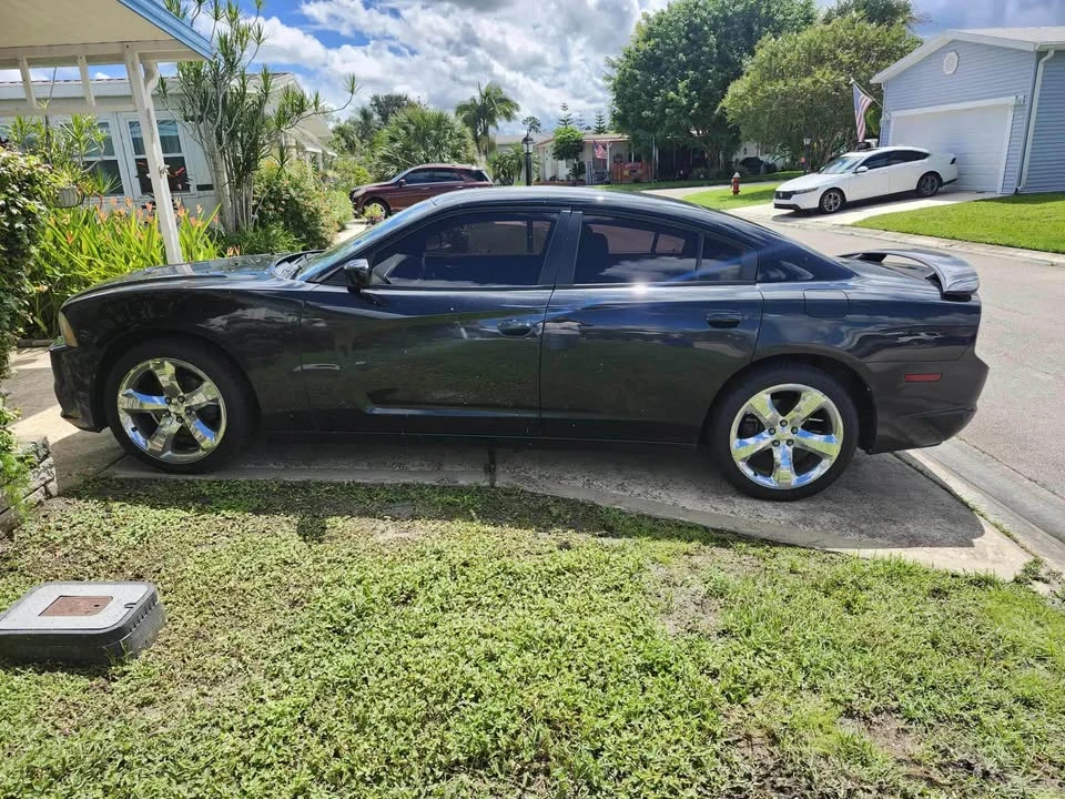 2014 Dodge Charger 7th Gen - Image 2 of 11
