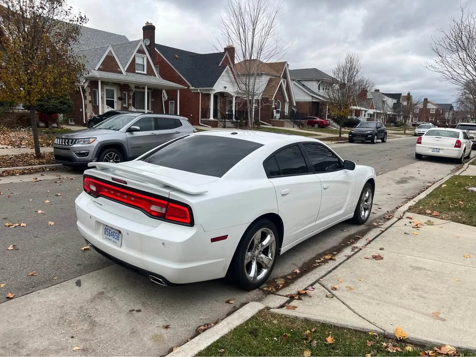 2014 Dodge Charger 7th Gen - Image 5 of 13