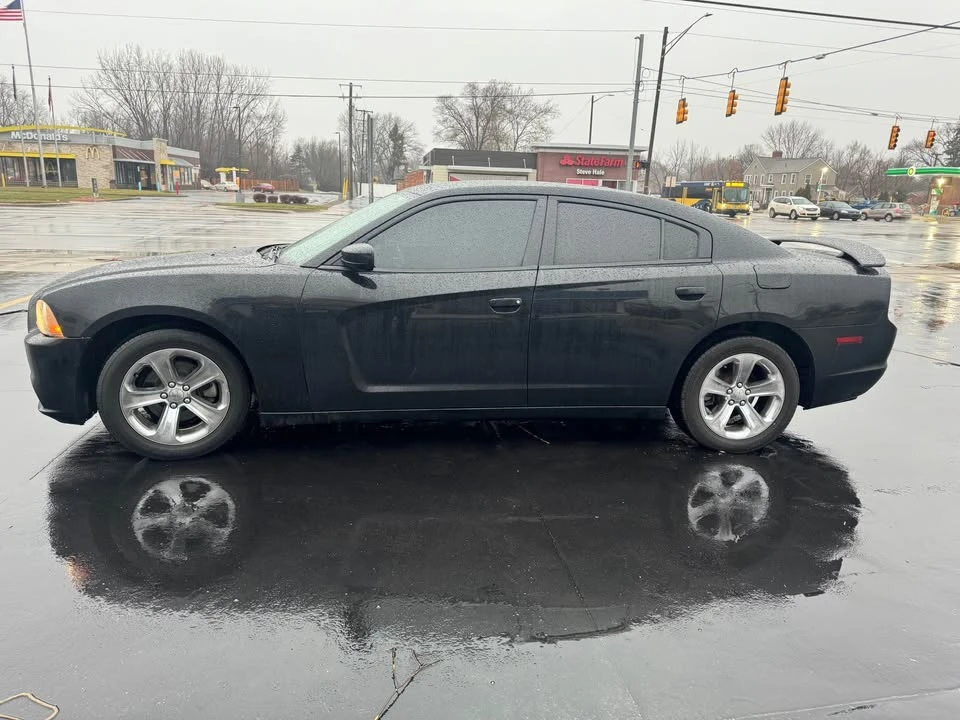 2014 Dodge Charger 7th Gen - Image 4 of 11
