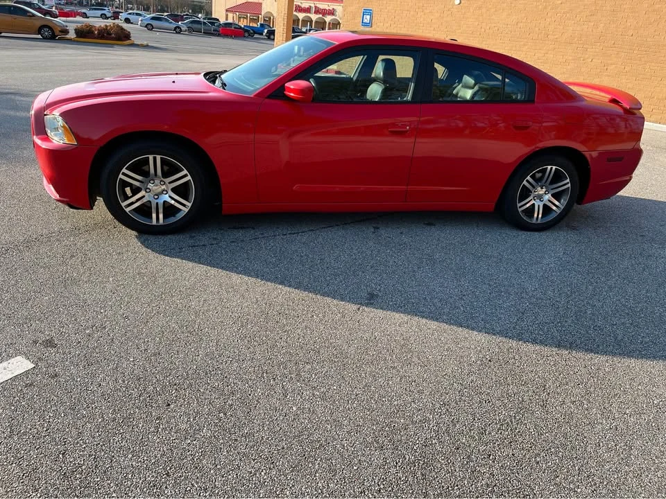 2014 Dodge Charger 7th Gen - Image 4 of 11