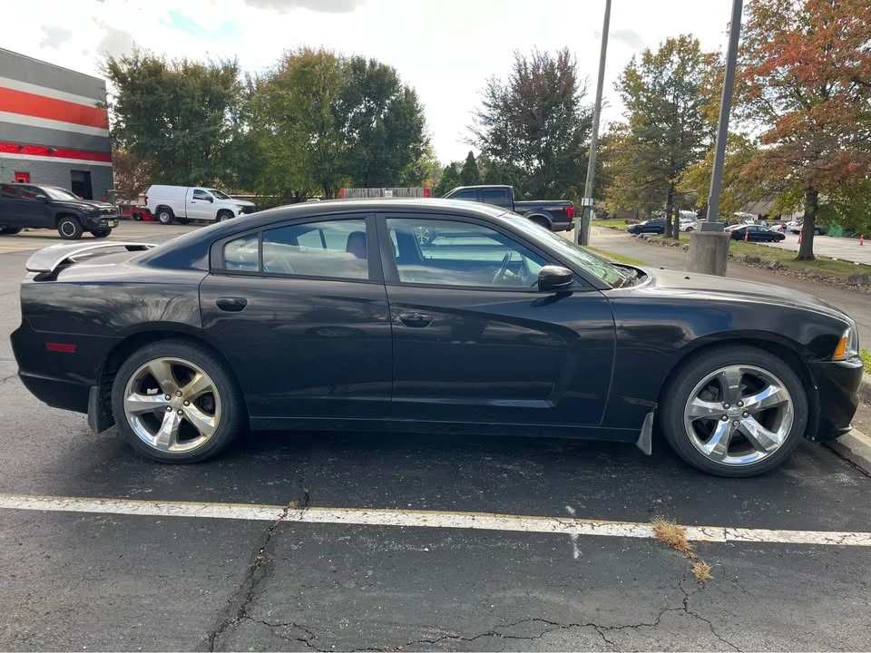 2014 Dodge Charger 7th Gen - Image 4 of 9