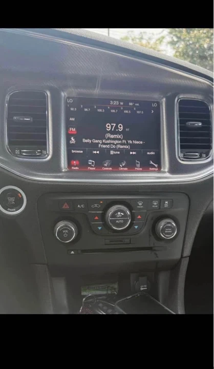 2014 Dodge Charger 7th Gen - Image 5 of 11