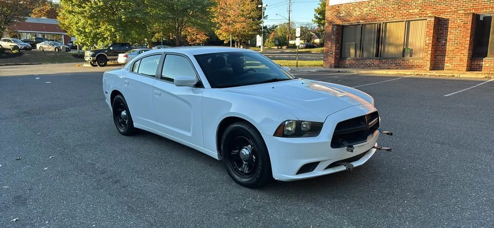 2014 Dodge Charger 7th Gen - Image 2 of 8