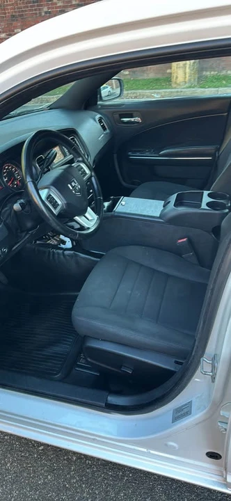 2014 Dodge Charger 7th Gen - Image 5 of 8