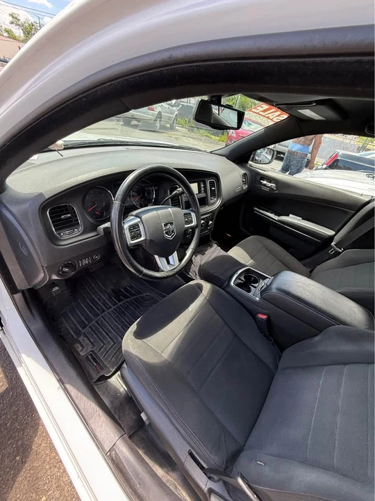 2014 Dodge Charger 7th Gen - Image 13 of 16