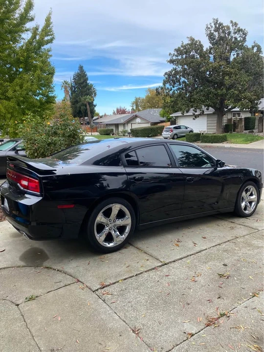 2014 Dodge Charger 7th Gen - Image 2 of 4