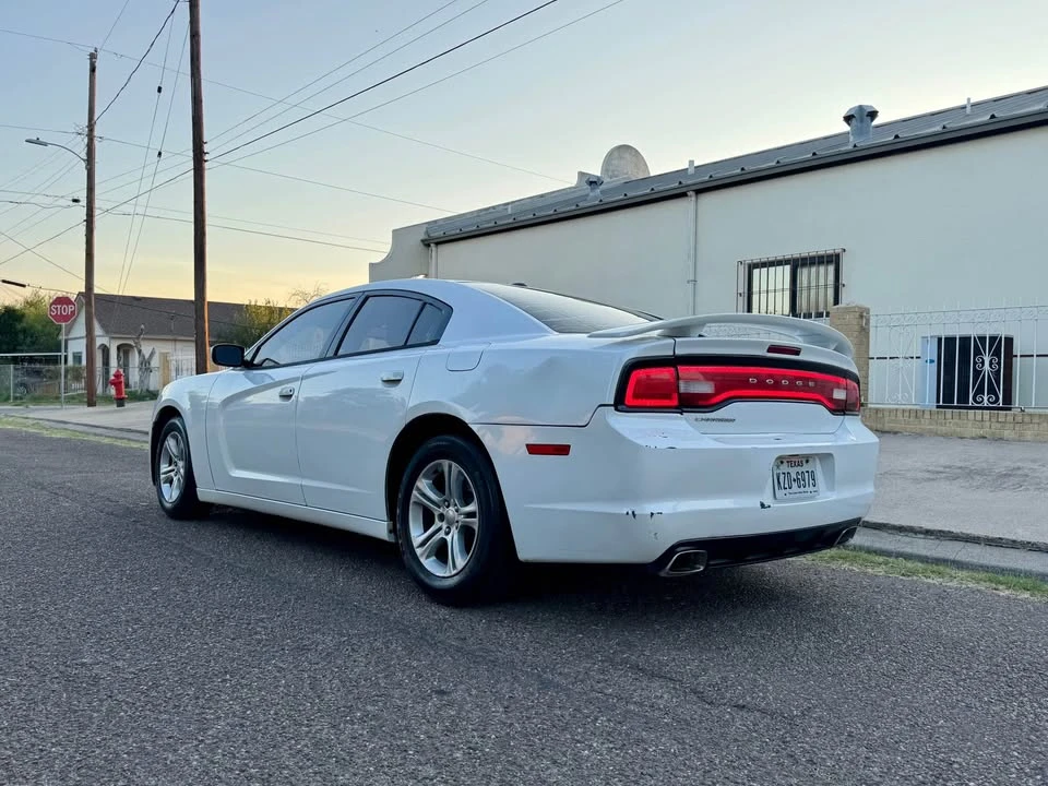 2014 Dodge Charger 7th Gen - Image 4 of 11