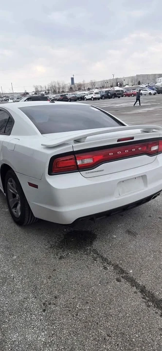 2014 Dodge Charger 7th Gen - Image 9 of 14