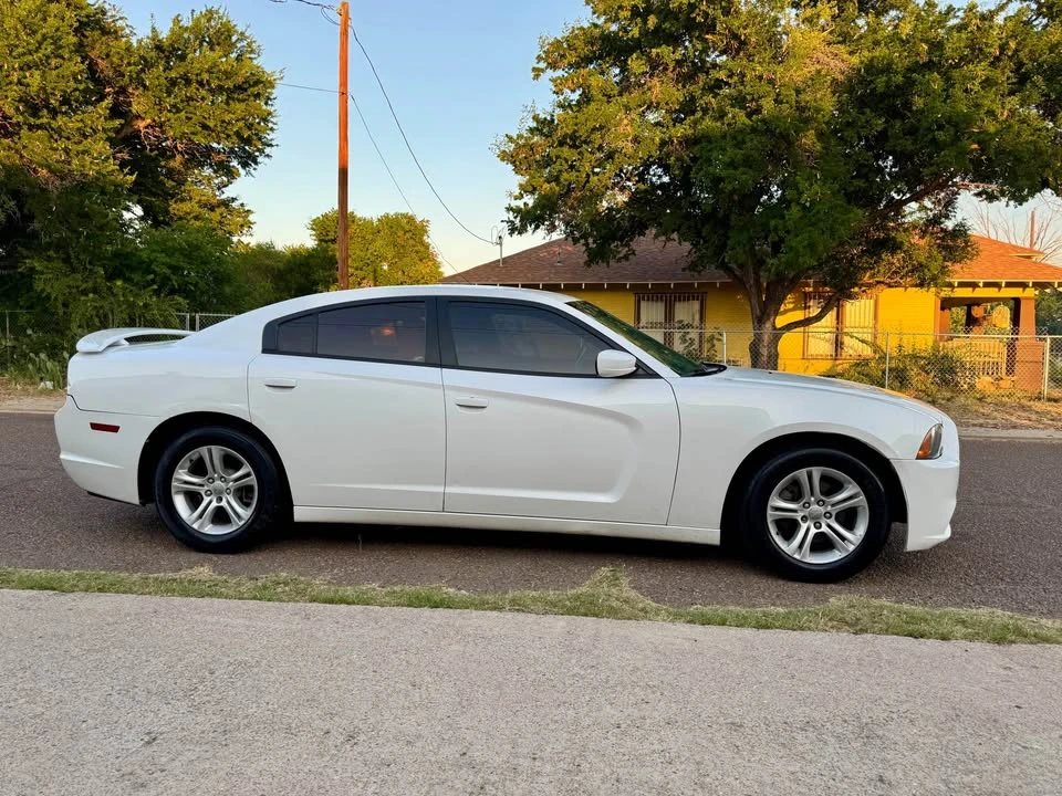 2014 Dodge Charger 7th Gen - Image 3 of 11