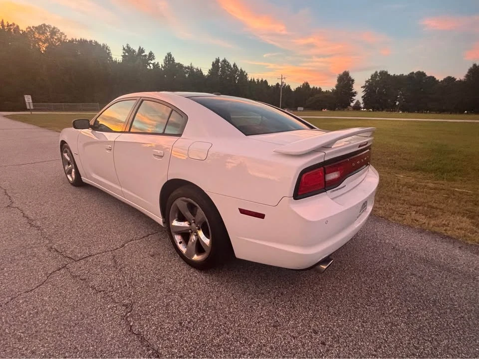 2014 Dodge Charger 7th Gen - Image 5 of 9