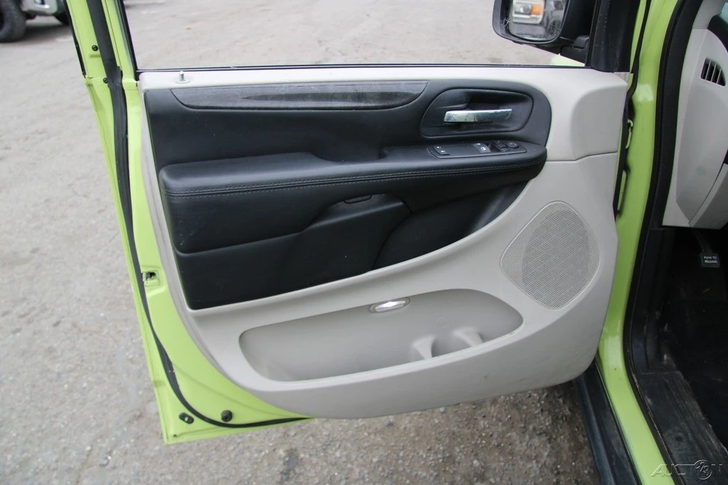 2014 Dodge Caravan - Image 11 of 21