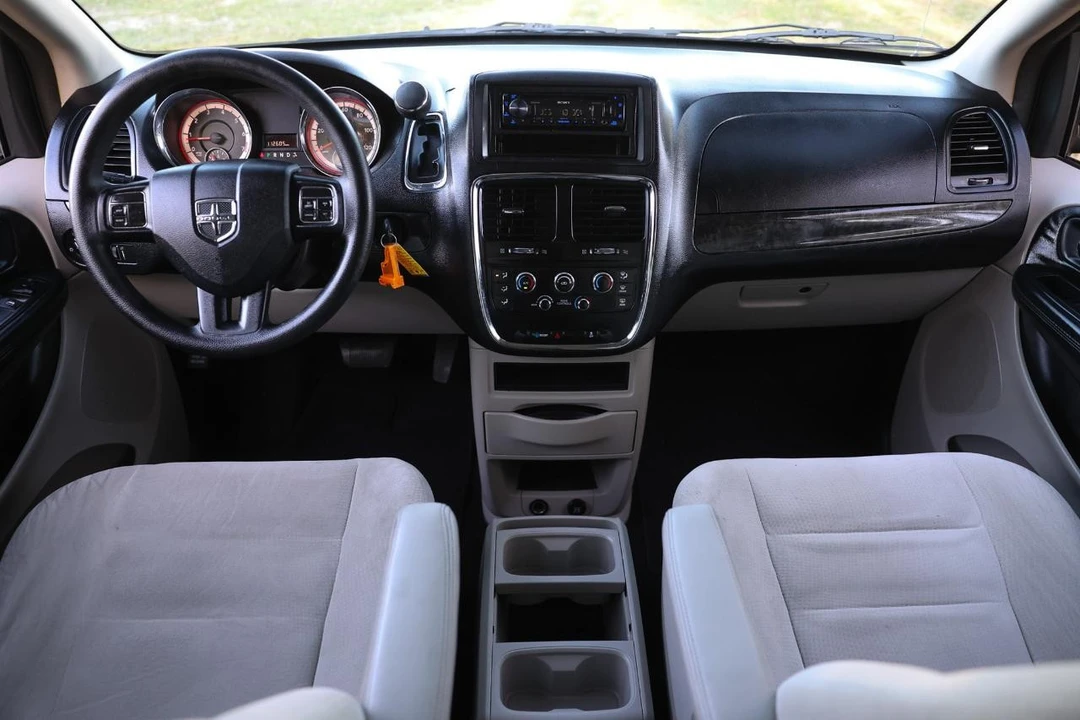 2014 Dodge Caravan - Image 2 of 12