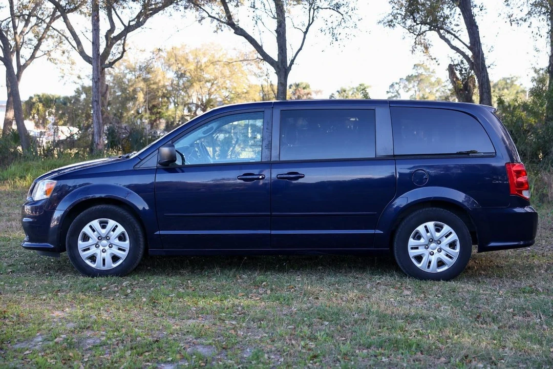 2014 Dodge Caravan - Image 3 of 12