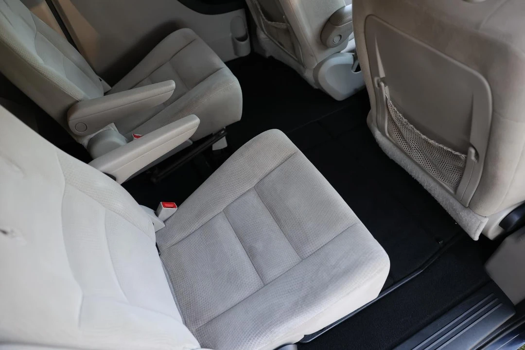 2014 Dodge Caravan - Image 10 of 12