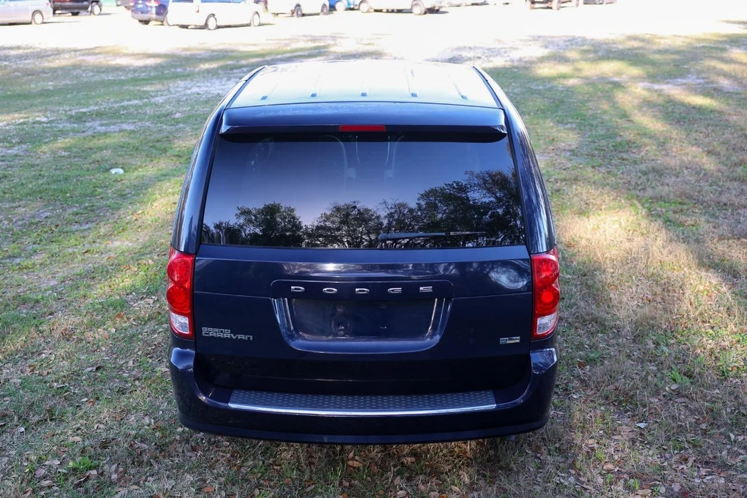 2014 Dodge Caravan - Image 9 of 12