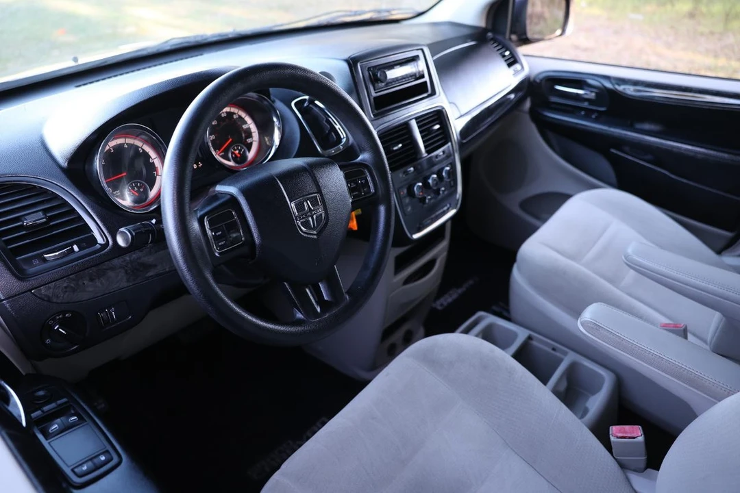 2014 Dodge Caravan - Image 4 of 12