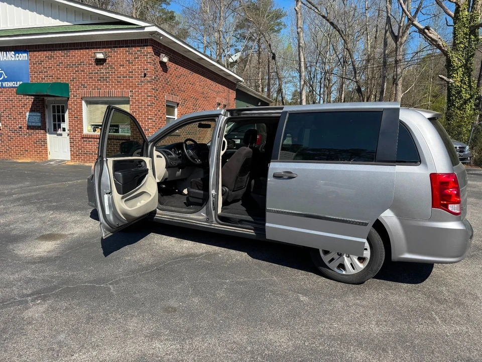 2014 Dodge Caravan - Image 11 of 12