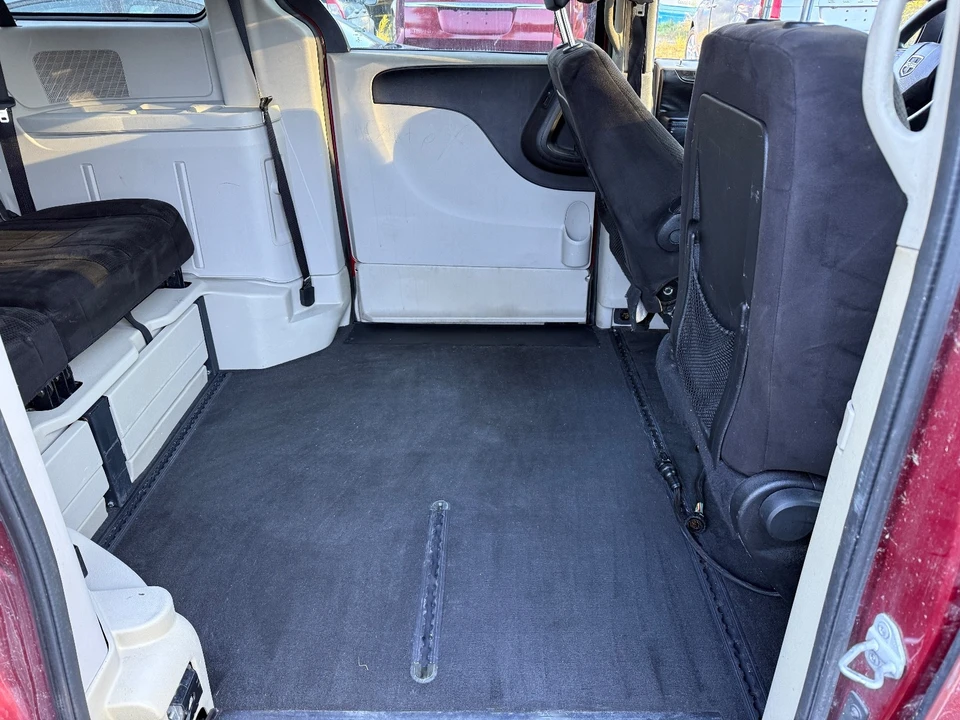 2014 Dodge Caravan - Image 9 of 20