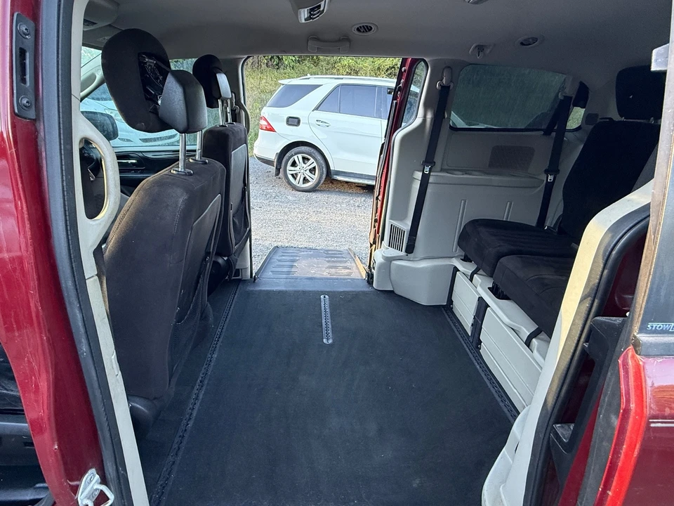2014 Dodge Caravan - Image 6 of 20
