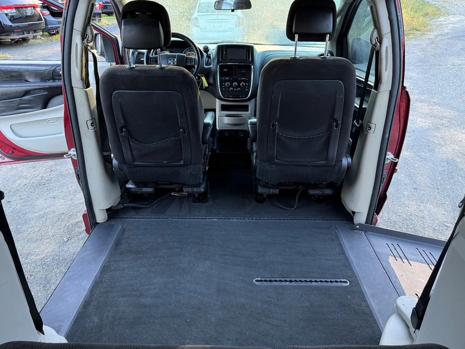 2014 Dodge Caravan - Image 7 of 20