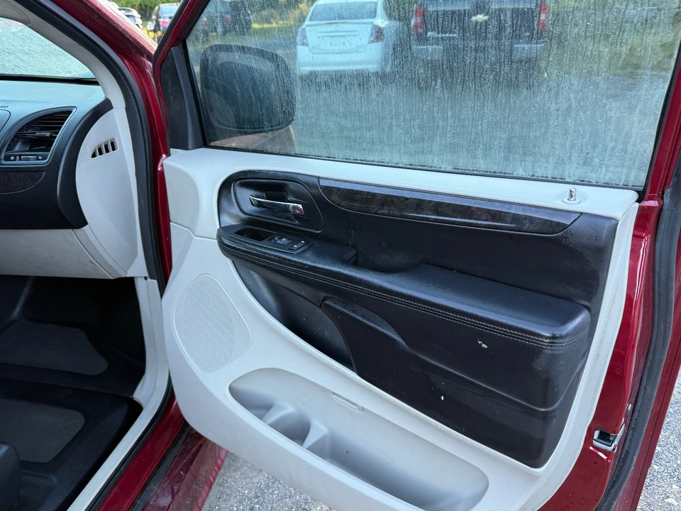 2014 Dodge Caravan - Image 19 of 20