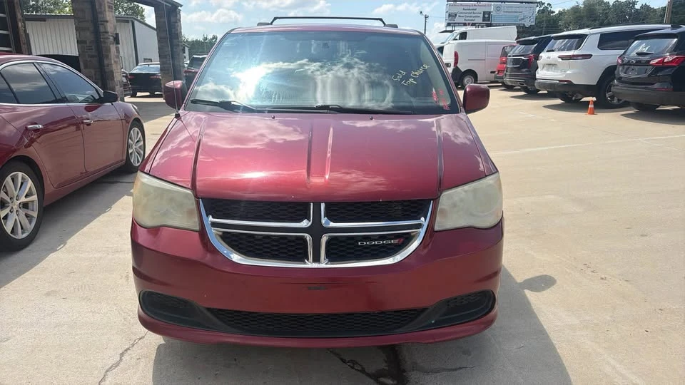 2014 Dodge Caravan - Image 2 of 10