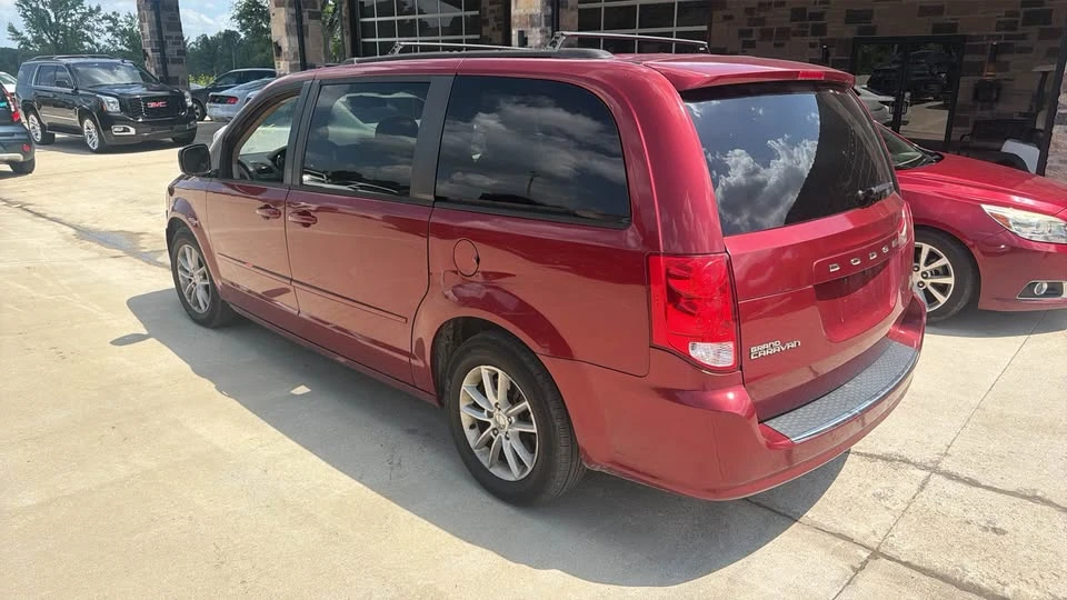 2014 Dodge Caravan - Image 4 of 10