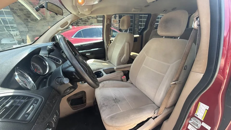 2014 Dodge Caravan - Image 8 of 10