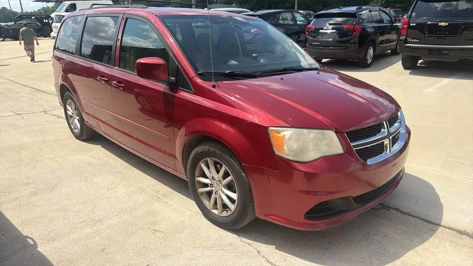 2014 Dodge Caravan - Image 3 of 10