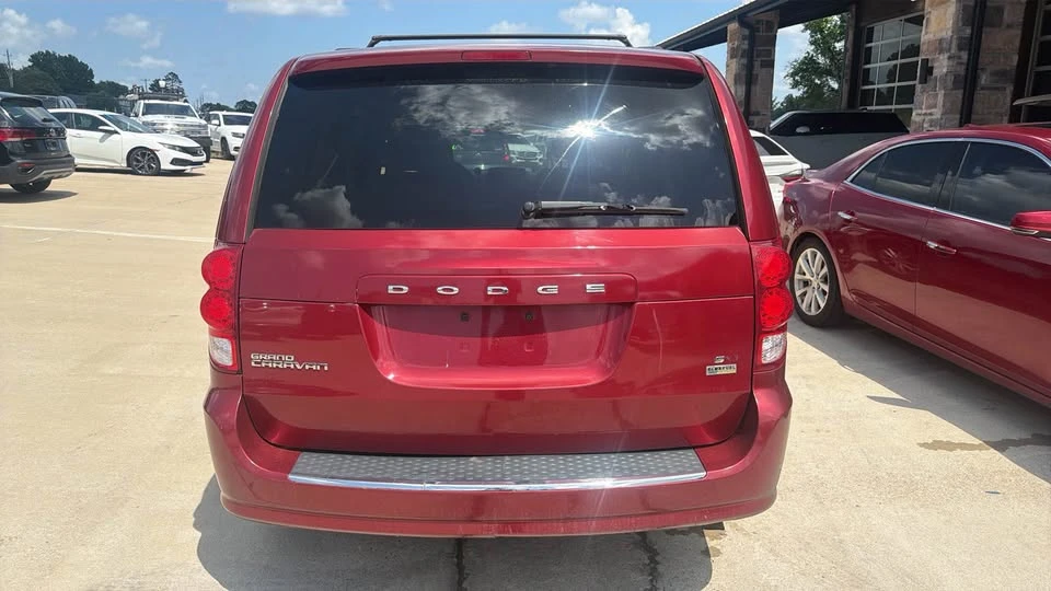 2014 Dodge Caravan - Image 6 of 10