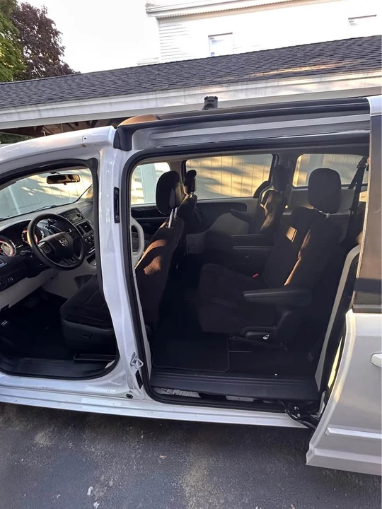 2014 Dodge Caravan - Image 7 of 8