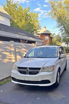 2014 Dodge Grand Caravan SXT Minivan 4D