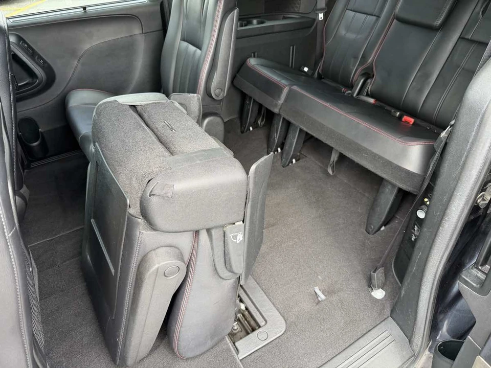 2014 Dodge Caravan - Image 9 of 12