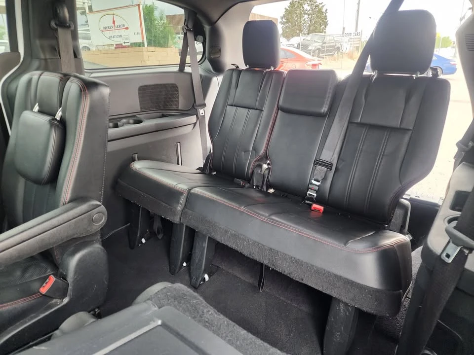 2014 Dodge Caravan - Image 9 of 12