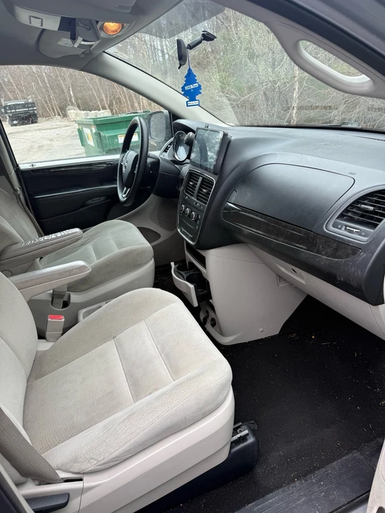 2014 Dodge Caravan - Image 10 of 15