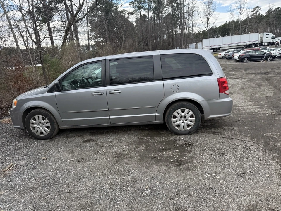 2014 Dodge Caravan - Image 7 of 15