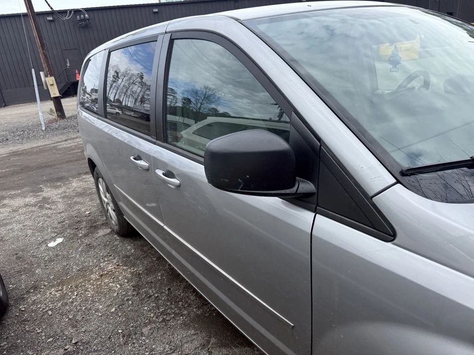 2014 Dodge Caravan - Image 3 of 15