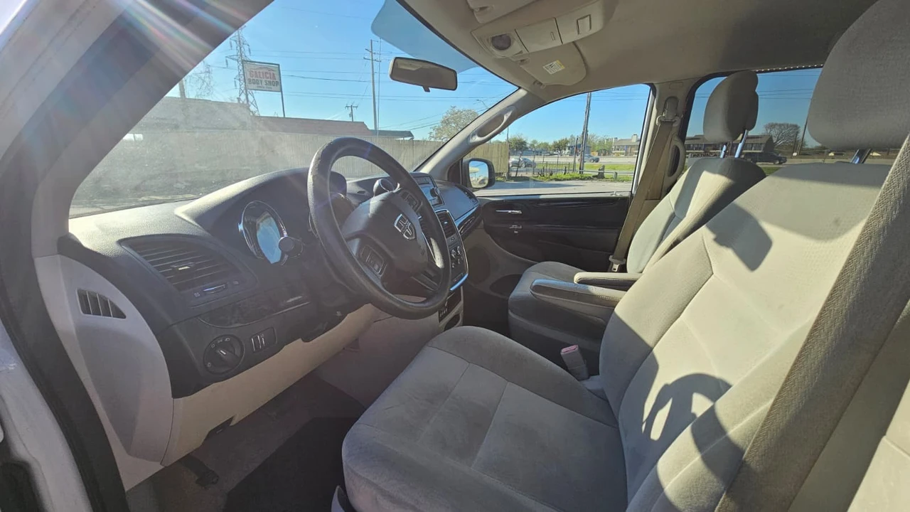 2014 Dodge Caravan - Image 14 of 19
