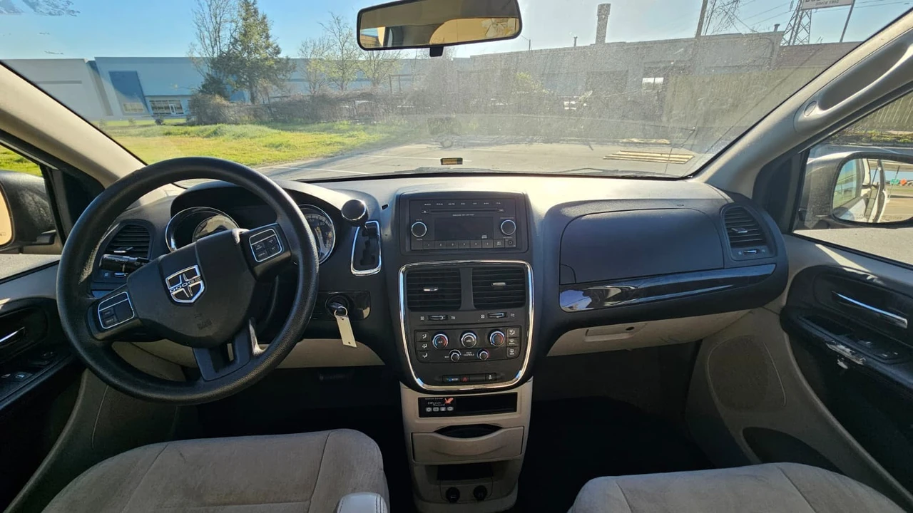 2014 Dodge Caravan - Image 15 of 19