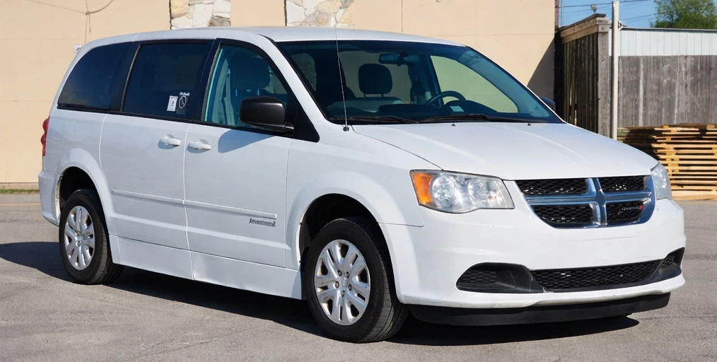 2014 Dodge Caravan - Image 2 of 19