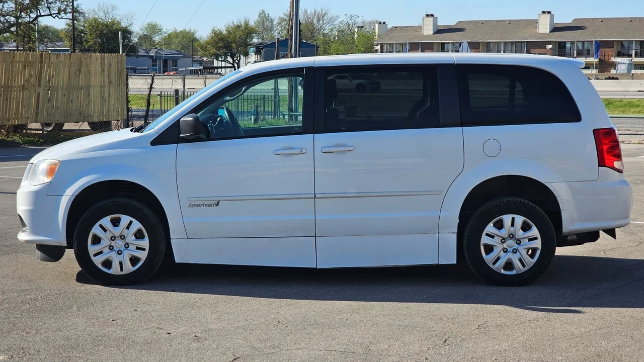 2014 Dodge Caravan - Image 7 of 19