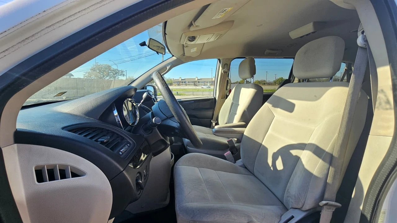 2014 Dodge Caravan - Image 13 of 19