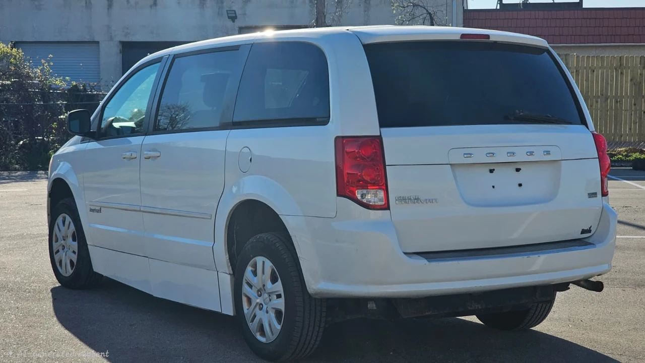 2014 Dodge Caravan - Image 6 of 19