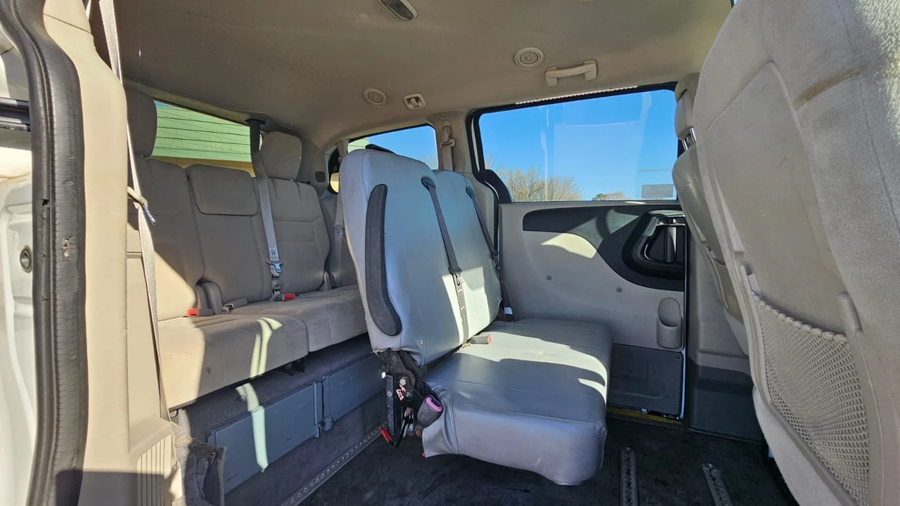 2014 Dodge Caravan - Image 12 of 19