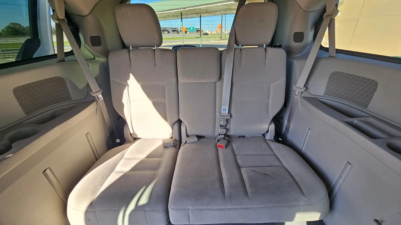 2014 Dodge Caravan - Image 18 of 19