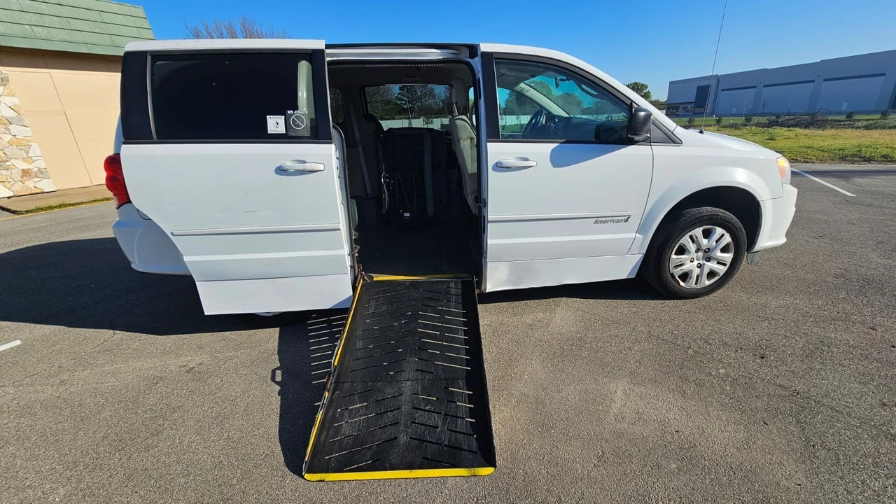 2014 Dodge Caravan - Image 10 of 19