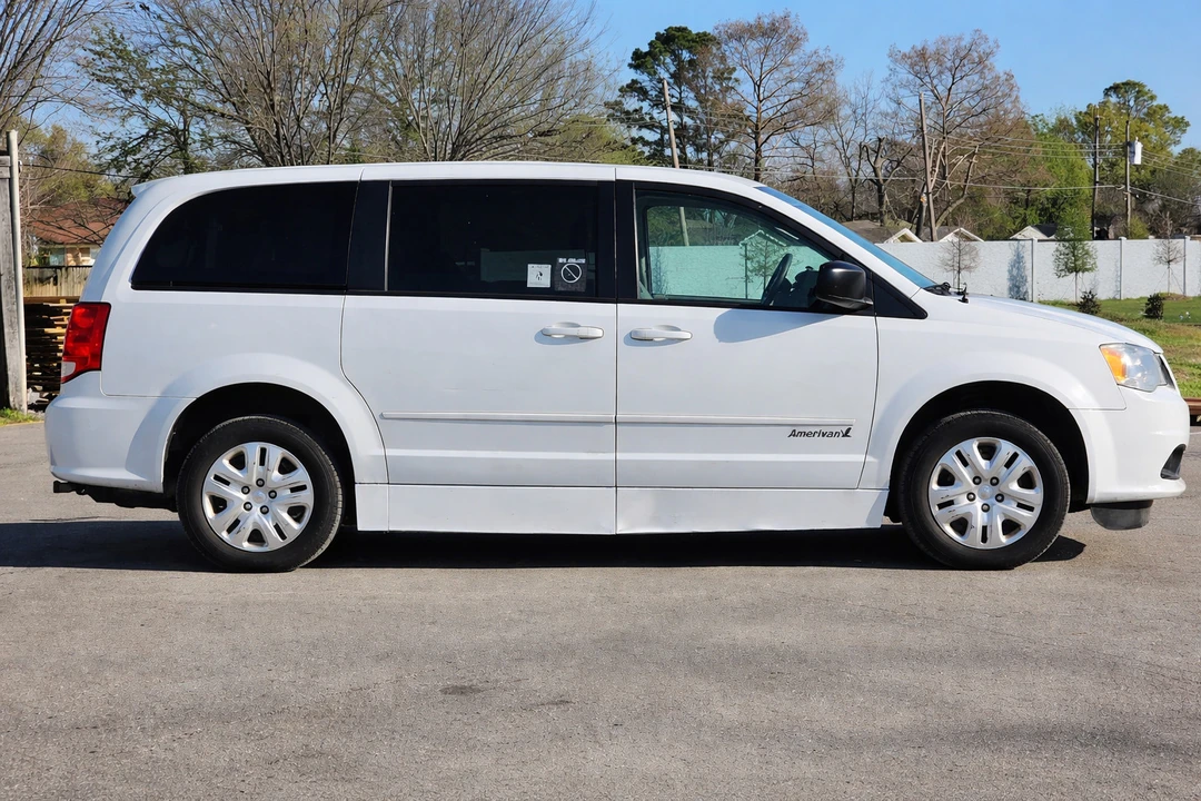 2014 Dodge Caravan - Image 3 of 19