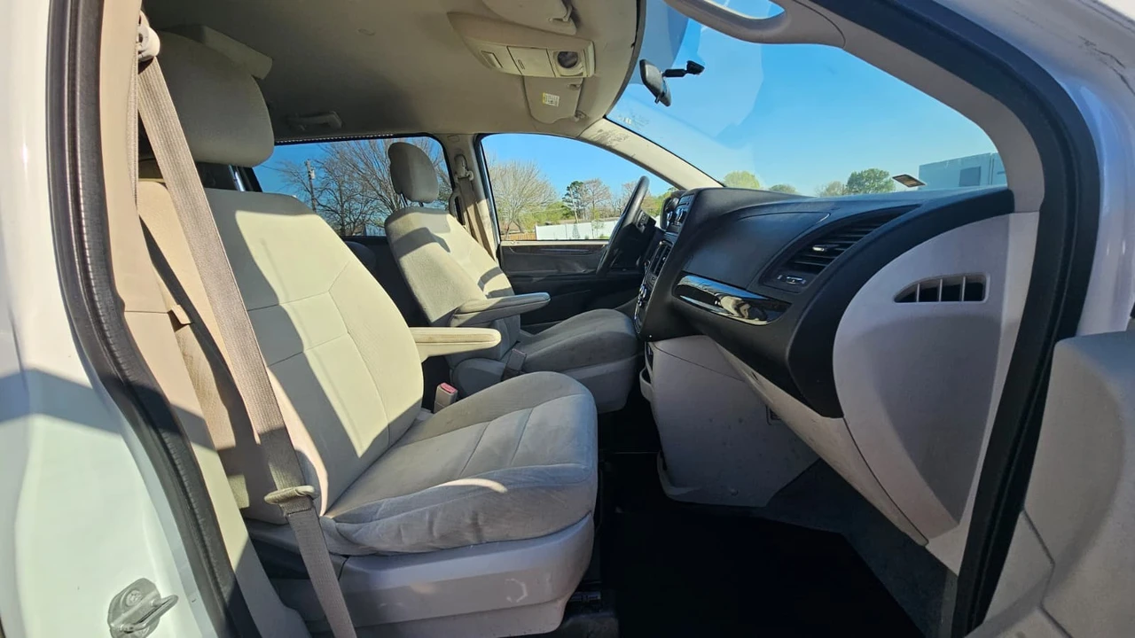 2014 Dodge Caravan - Image 17 of 19